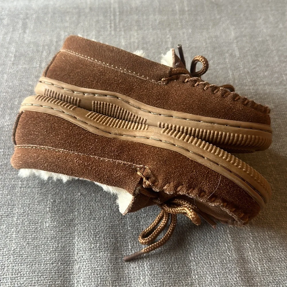 Lamo Youth Brown Suede Faux Sherpa Lined Moccasin Slippers Size 12